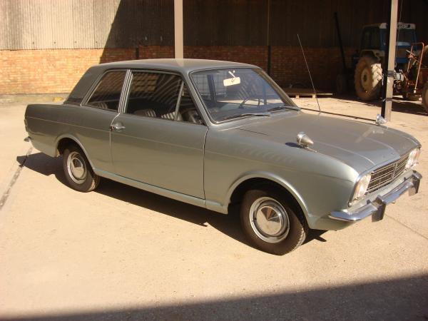 FORD CORTINA