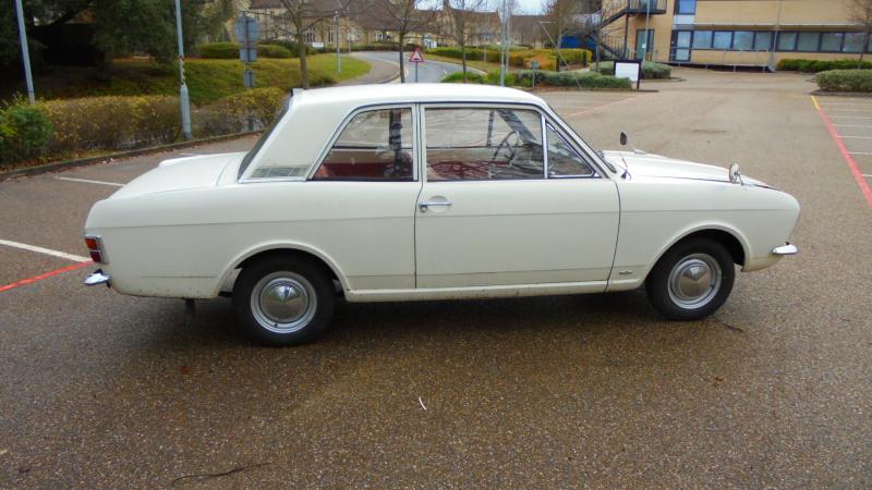 FORD CORTINA