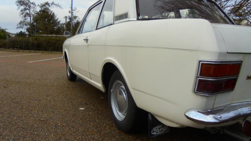 FORD CORTINA