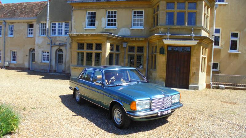 Classic Mercedes 230e Saloon in Cambridge