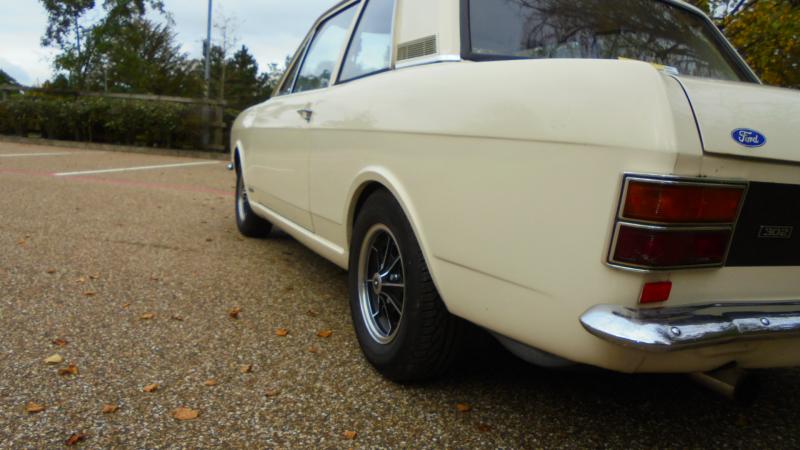 FORD CORTINA