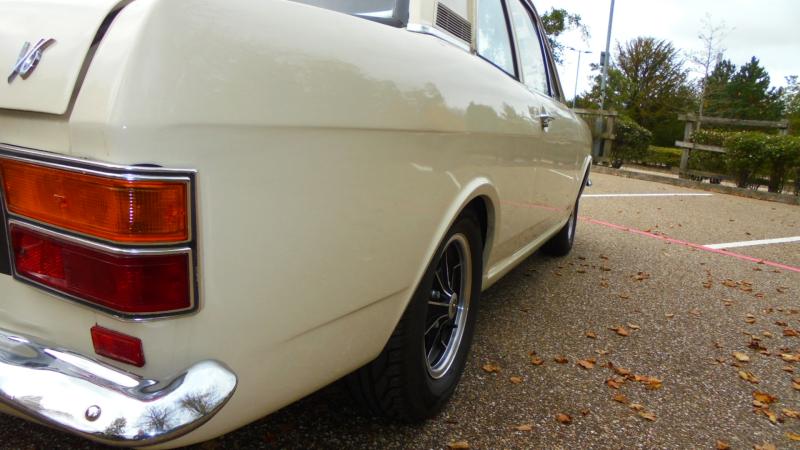 FORD CORTINA